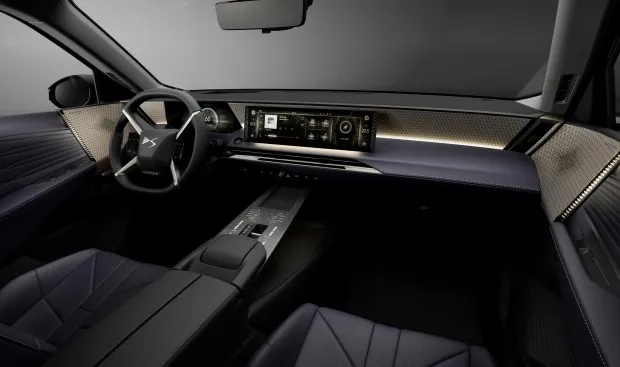 „DS Automobiles“ oficialiai pristatė naująjį krosoverį „N7“: prabanga, erdvė ir iki 740 km viena įkrova