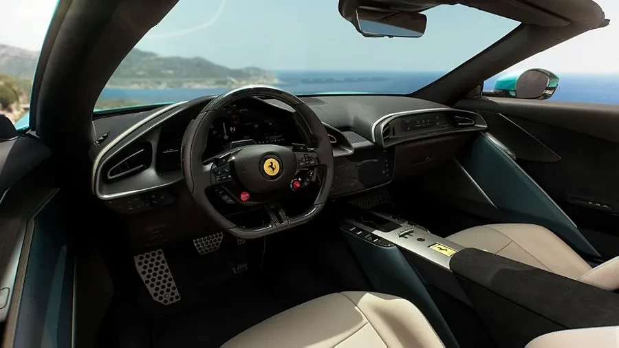 „Ferrari Amalfi Spider“: stilingas „Roma“ įpėdinis su galingesne širdimi
