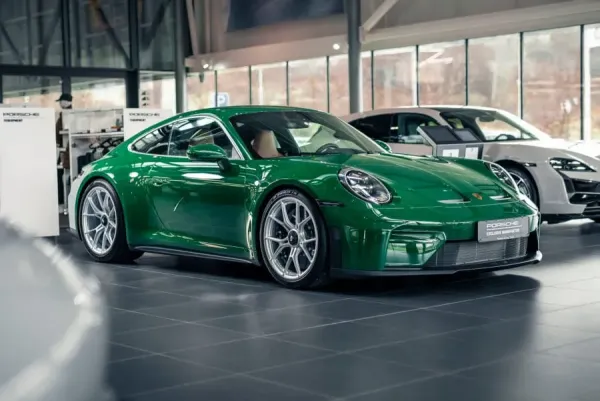 „Porsche“ Lietuvoje 2025 m.: stabilūs pardavimai ir ryškėjantys klientų pasirinkimo pokyčiai