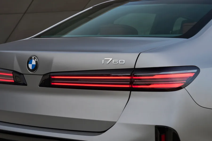 Pasaulinė naujos karto „BMW 7“ premjera: su 8K ekranu keleiviams ir šarvuoto kėbulo versija