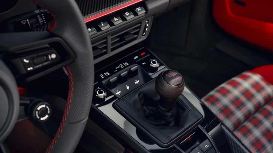 Debiutuoja „Porsche 911 GT3 S/C“: atviras stogas, tik mechaninė pavarų dėžė ir kupė verta dinamika
