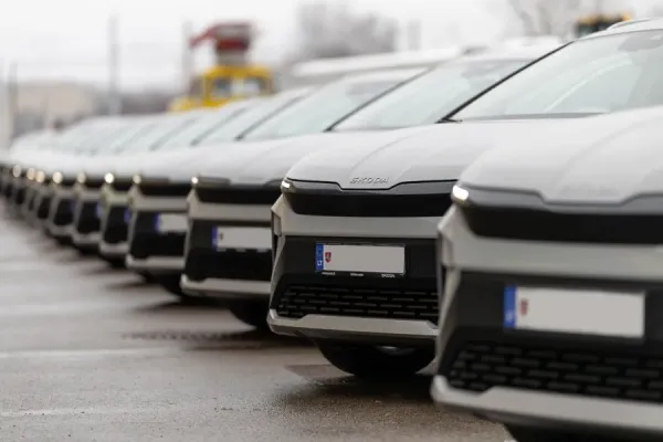 LTG stiprina žalią kursą: autoparką papildė 34 „Škoda“ elektromobiliai