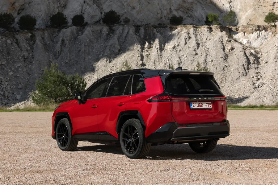 Naujos eros pradžia: šeštosios kartos „Toyota RAV4“ jau Lietuvoje