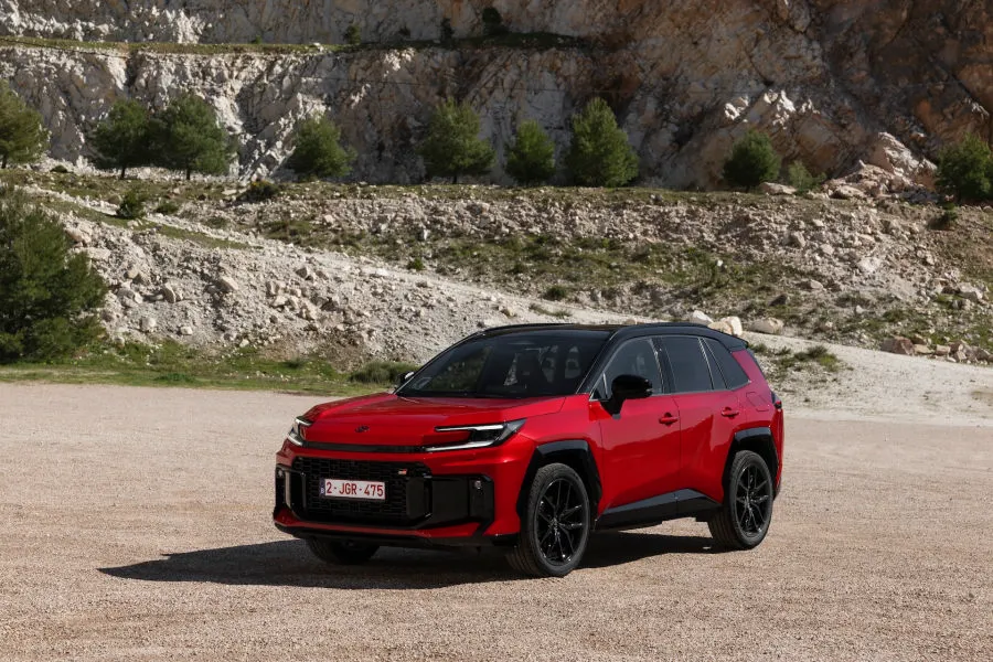 Naujos eros pradžia: šeštosios kartos „Toyota RAV4“ jau Lietuvoje