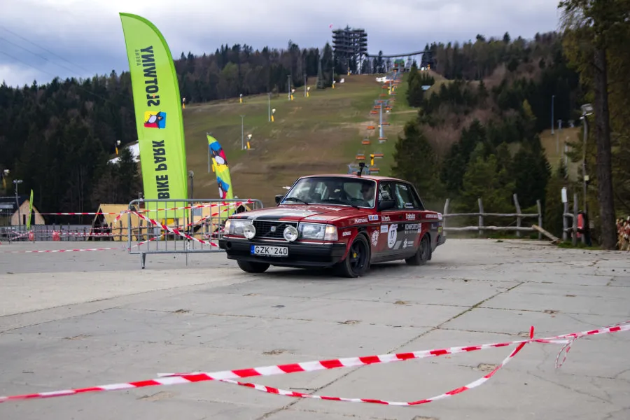 Sudėtingiausiame „1000 minučių ralyje“ – lietuvių finišas ir TOP4 rezultatas