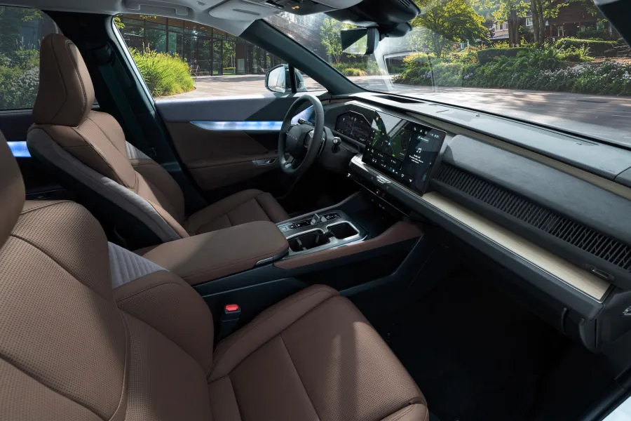 „Lexus“ pristato pasaulinę premjerą: visiškai naują elektrinį ir šešiavietį TZ serijos SUV