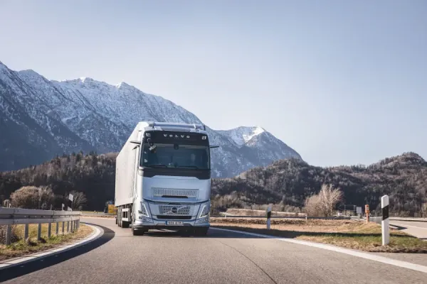 Naujieji „Volvo Trucks“ varikliai bus taupūs ir pritaikyti daugeliui alternatyviųjų degalų rūšių