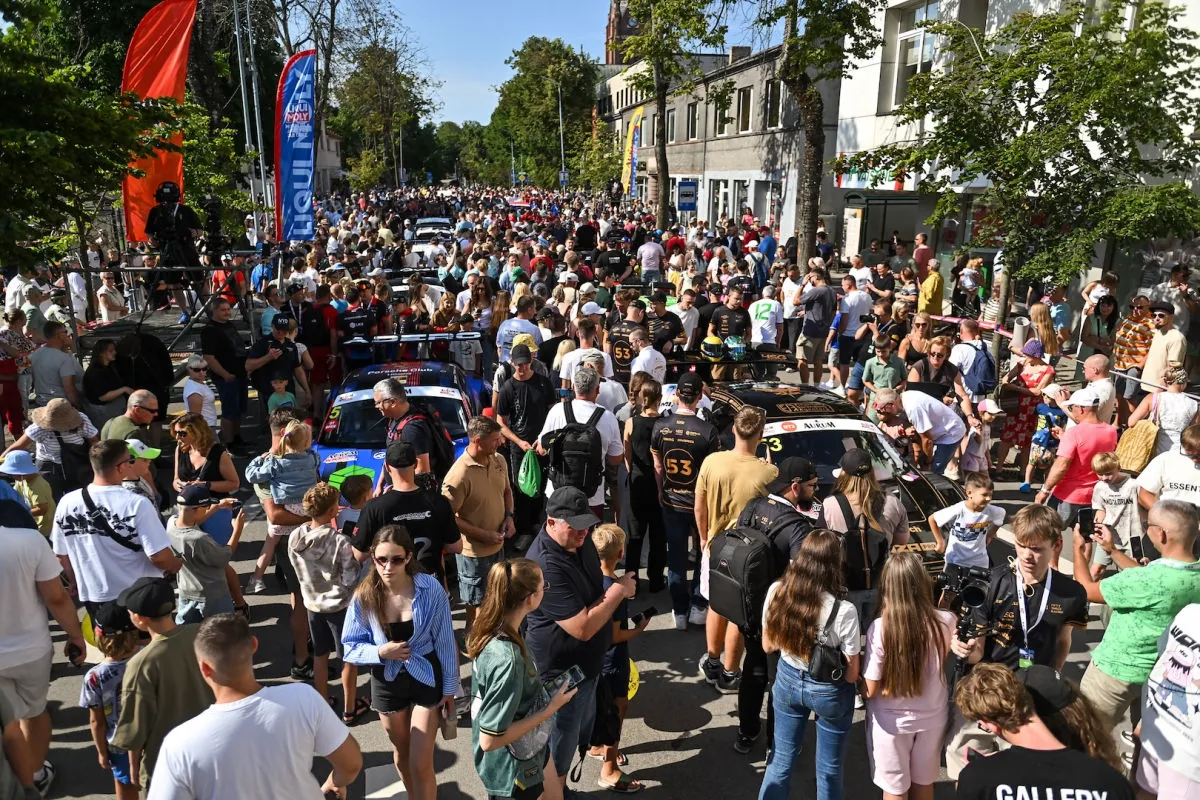 Ketvirtadienį Palangoje riaumojo sportiniai automobiliai – vyko tradicinės sprinto varžybos