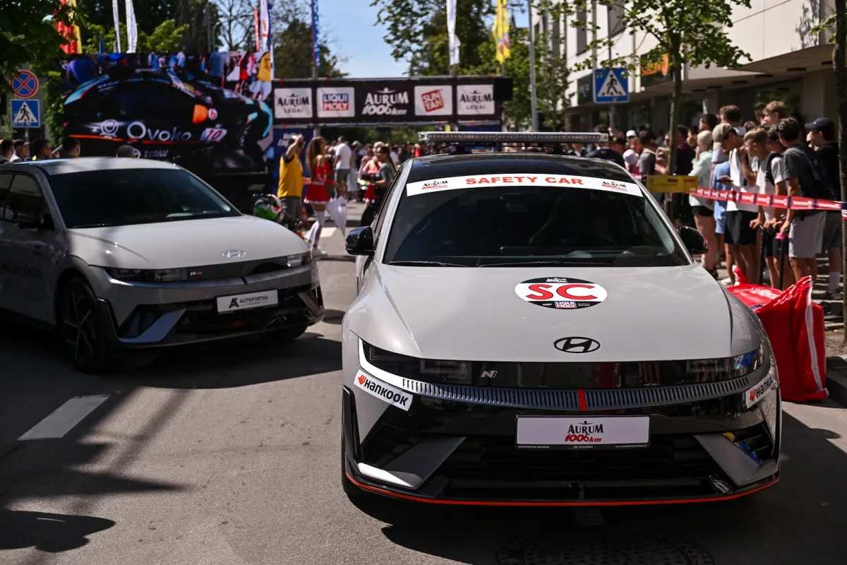 Ketvirtadienį Palangoje riaumojo sportiniai automobiliai – vyko tradicinės sprinto varžybos
