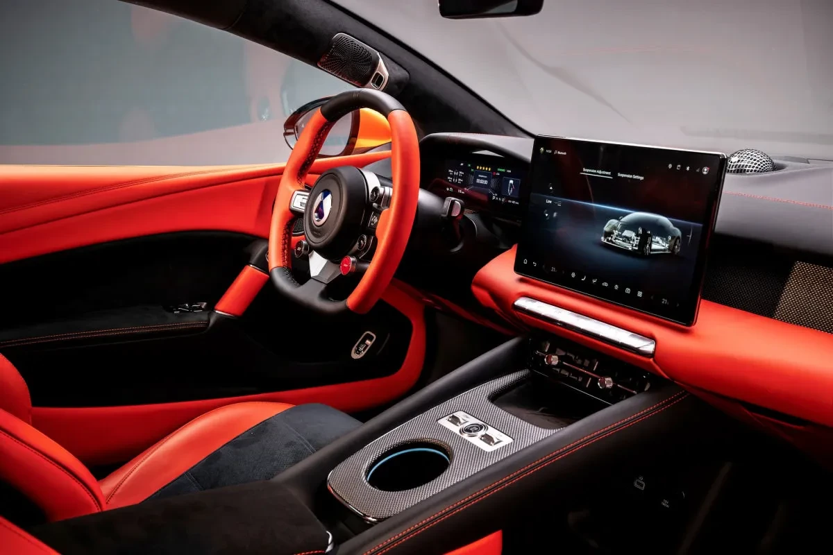 Kinų sportinis automobilis „Denza Z“ debiutavo Didžiojoje Britanijoje ir žada „Niurburgringo“ rekordą
