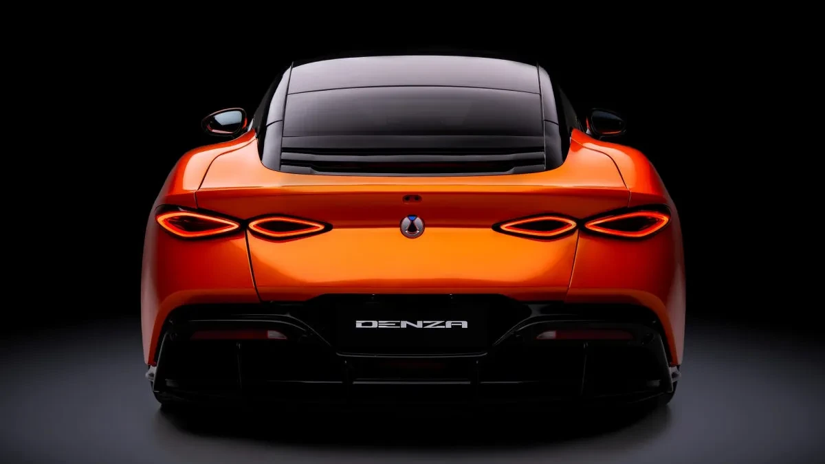 Kinų sportinis automobilis „Denza Z“ debiutavo Didžiojoje Britanijoje ir žada „Niurburgringo“ rekordą