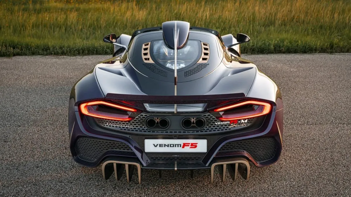 Serijinis „Hennessey Venom F5-M“: daugiau nei 2000 AG ir tikra mechaninė pavarų dėžė
