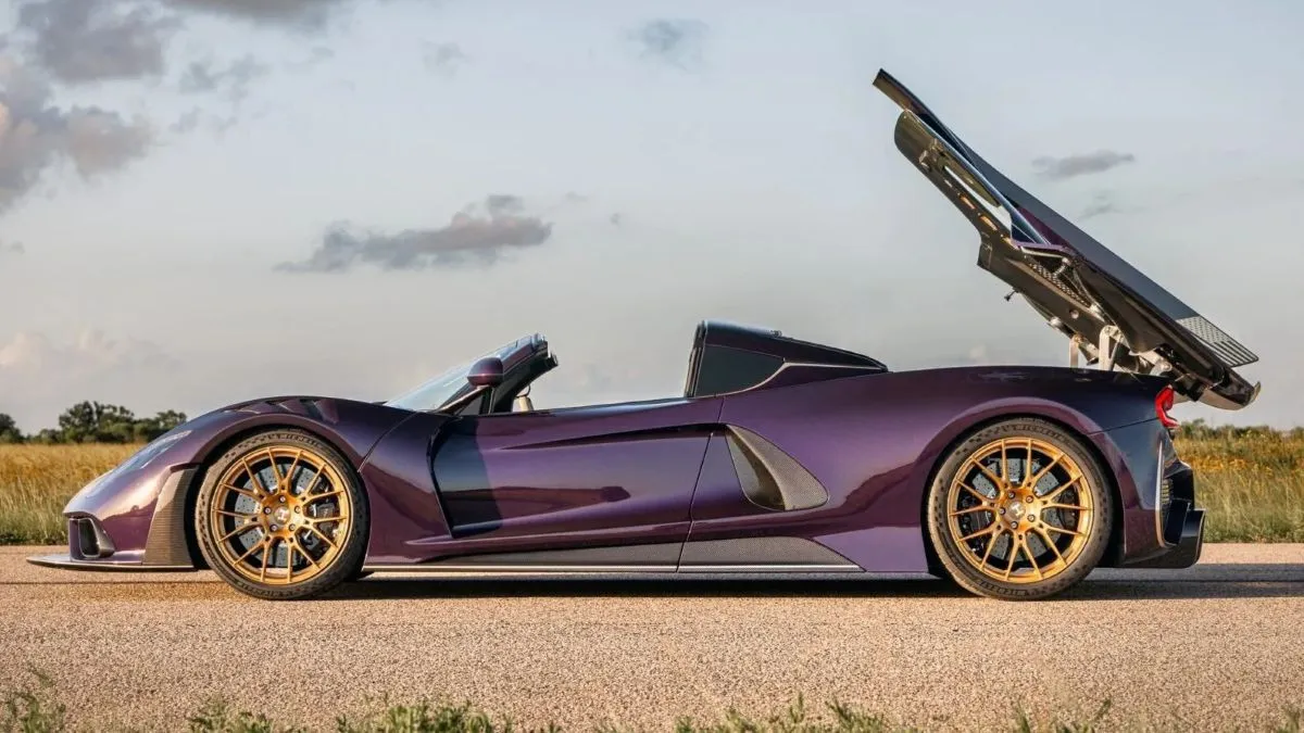 Serijinis „Hennessey Venom F5-M“: daugiau nei 2000 AG ir tikra mechaninė pavarų dėžė