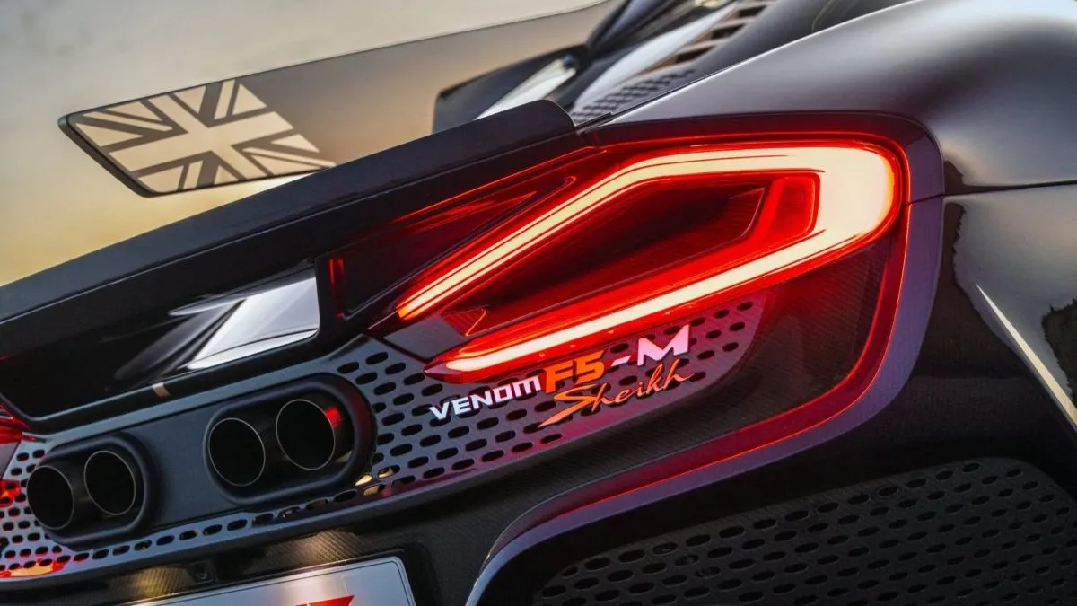 Serijinis „Hennessey Venom F5-M“: daugiau nei 2000 AG ir tikra mechaninė pavarų dėžė