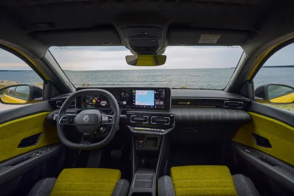 „Google Gemini“ dirbtinis intelektas jau prieinamas „Renault openR link“ sistemoje