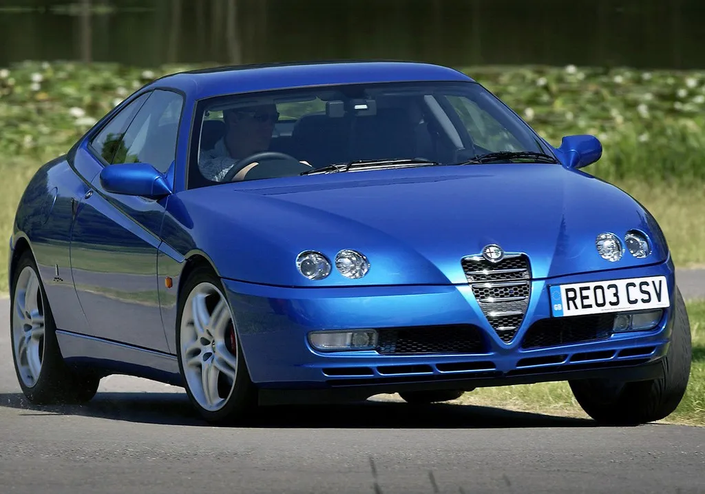 Top 10 sportiškų automobilių pagamintų 90-aisiais metais