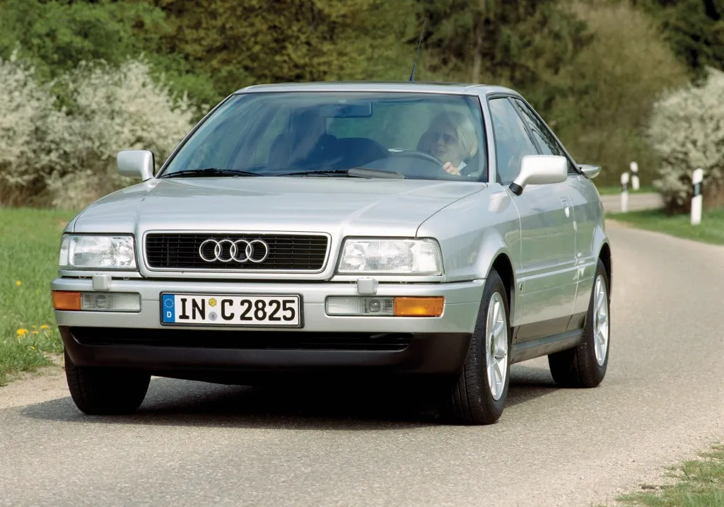 Top 10 sportiškų automobilių pagamintų 90-aisiais metais