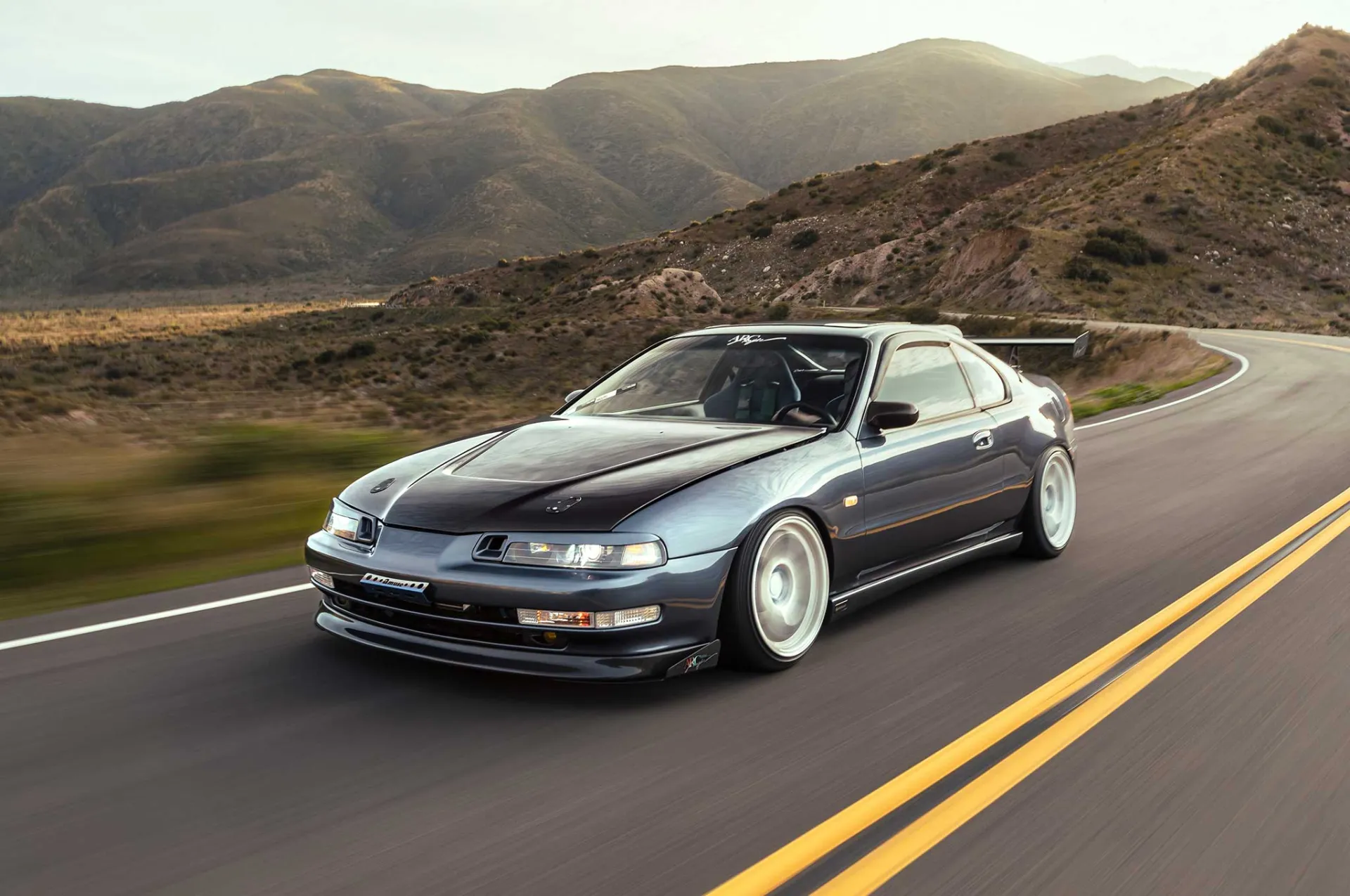 Top 10 sportiškų automobilių pagamintų 90-aisiais metais
