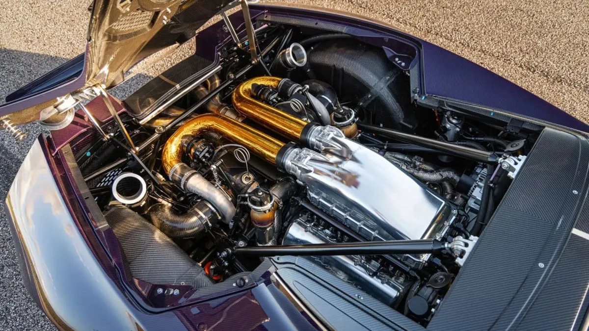 Serijinis „Hennessey Venom F5-M“: daugiau nei 2000 AG ir tikra mechaninė pavarų dėžė