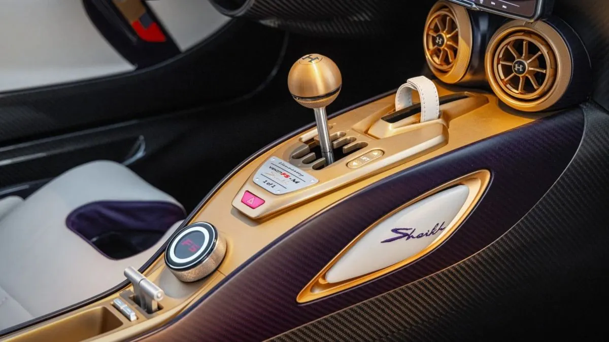 Serijinis „Hennessey Venom F5-M“: daugiau nei 2000 AG ir tikra mechaninė pavarų dėžė