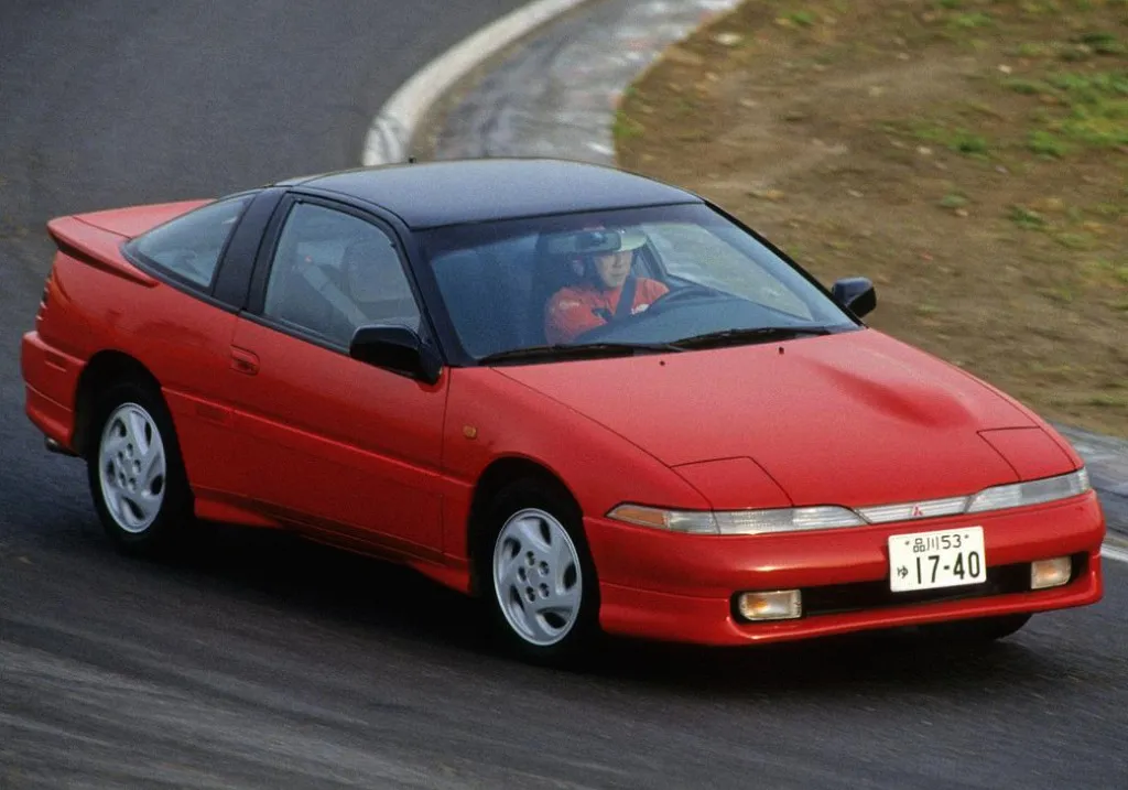 Top 10 sportiškų automobilių pagamintų 90-aisiais metais