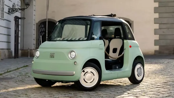 „Fiat Topolino“ fenomenas: kaip mažytis elektromobilis JAV rinkoje tapo geidžiamiausia golfo aikštynų alternatyva