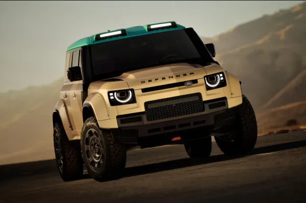 „Land Rover Defender Dakar“: bekelės legendos triumfą švenčianti gatvėms skirta D7X-R evoliucija su 626 AG V8 varikliu