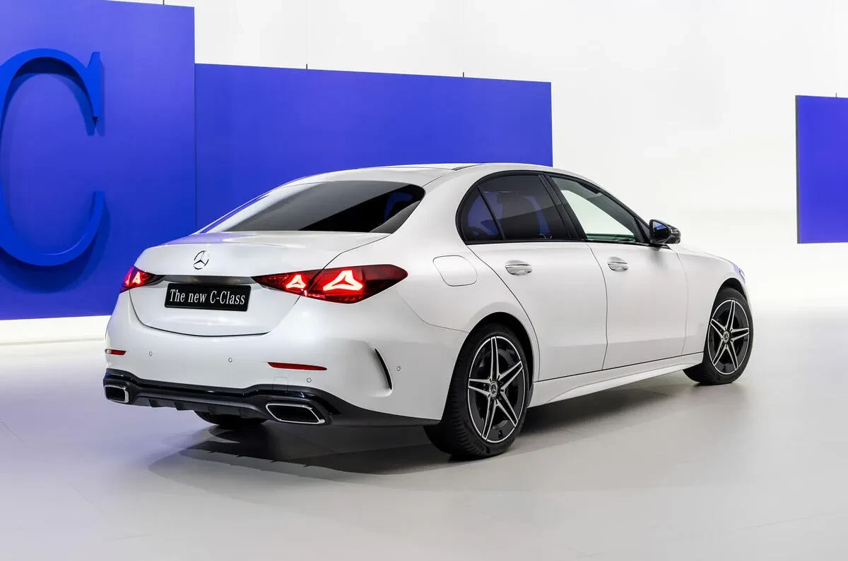 „Mercedes-Benz C-Class“ atnaujinimas: hibridinė evoliucija slepiasi po seniai matytais veido bruožais