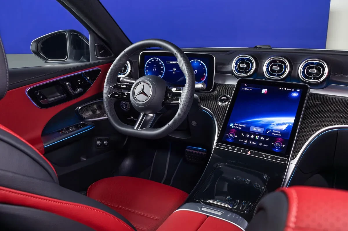 „Mercedes-Benz C-Class“ atnaujinimas: hibridinė evoliucija slepiasi po seniai matytais veido bruožais