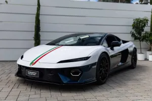 Praėjus 15 metų po „Gallardo Tricolore“ debiuto, „Lamborghini“ padalinys „Ad Personam“ pristato išskirtinę hibridinio 920 AG „Temerario“ versiją.