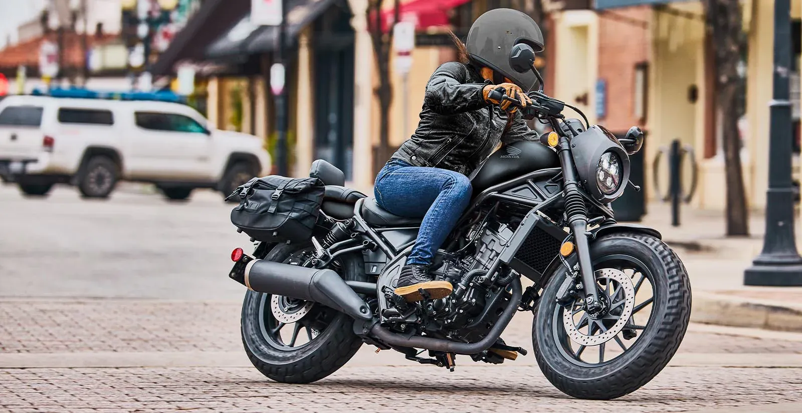 Pradedančiųjų svajonė: naujasis 2026 m. „Honda Rebel 300“ su „E-Clutch“ technologija
