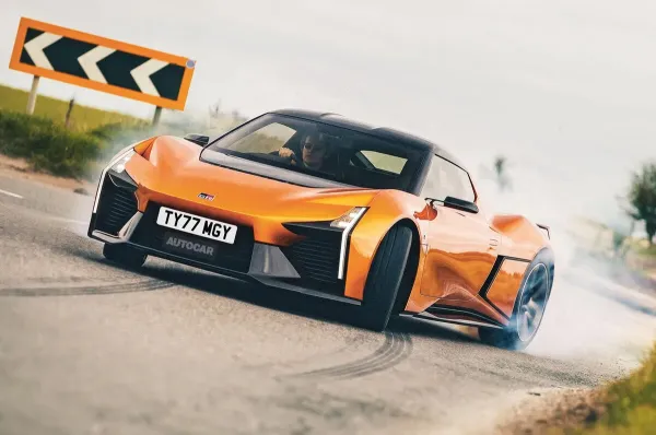 „Toyota MR2“ atgimimas: atskleistos visos detalės apie 2028 m. pasirodysiantį sportinį automobilį su viduryje montuojamu varikliu