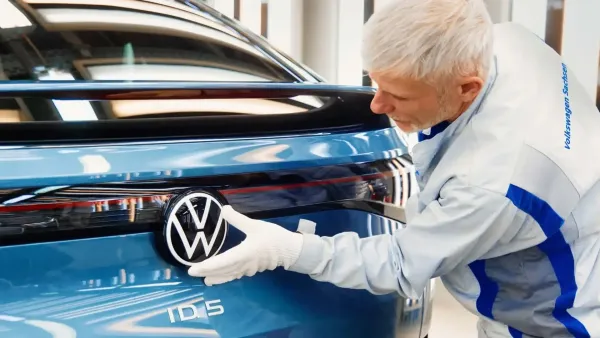 „Situacija yra daugiau nei kritinė“: „Volkswagen“ vadovas atviru laišku perspėja darbuotojus dėl drastiškų pokyčių